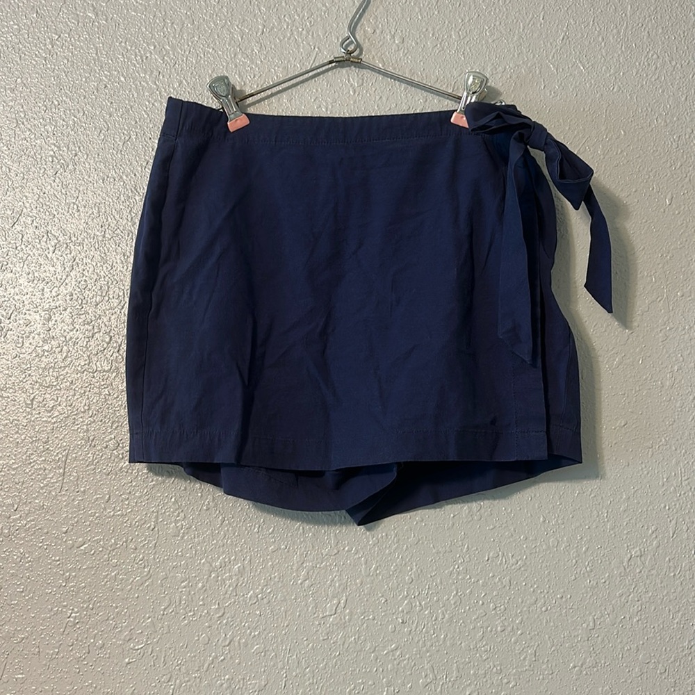 Southern Tide navy skort